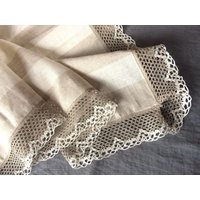 Gestreifte Leinen Tischdecke Mit Gehäkelter Spitzenborte, Elfenbein Beige Reine Flachs Tischdecke, Geschenk Zur Hochzeit von cikucakuu