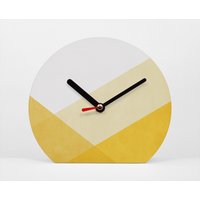 Farbige Tischuhr - Light Yellow Layers Gelb Gelbtöne 15cm Leises Uhrwerk Striche Optional Moderne Coole Deko Für Zuhause von clauspeter