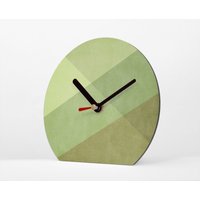 Grüne Tischuhr Mit Ziffernblatt - Green Layers Grüntöne Striche Optional Leises Uhrwerk Coole Deko Für Zuhause Grün Einrichten von clauspeter
