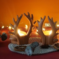 Set Von Zwei Rentiergeweihen - Terra Cotta Teelicht Kerzenhalter Für Weihnachten von clayconceptvn