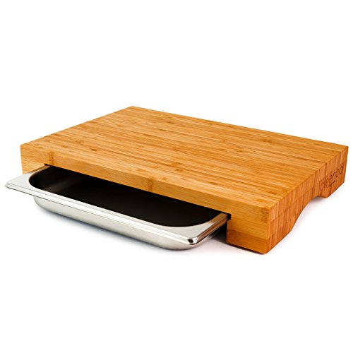 cleenbo® Schneidbrett mit Auffangschale "cube bamboo" 2. Wahl Profi Holz Küchenbrett aus Bambus - Schneidebrett mit Auffangbehälter (Gastro Edelstahl Auffangwanne/Behälter), Maße: 43 x 29 x 7 cm von cleenbo