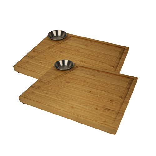 cleenbo Steakbrett 2er Set aus Bambus mit Edelstahl Soßenbehälter und Saftrille, Profi Holz Servierbrett für Fleisch, mit 4 Antirutschfüsschen, Maße: 30 x 25 x 3 cm von cleenbo