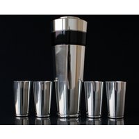 Vintage 1960Er Jahre Cocktail Shaker Set Mit 4 Bechern von cobaltblau2013