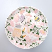 Märchenhafte Maus in Einem Wundervollen Blumengarten. Keramik Teller, Illustrierte Keramik, Dekoteller von coceramicsstudio