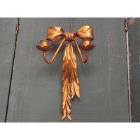 Antik Florentiner Kerzenleuchter Kandelaber Schleifen Ornament Goldfarbene Patina Boudoir Bohemian Vintage Brocante Shabby Chic Französisch von coerdefleur