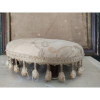 Frankreich Antik ~ Kleiner Ovaler Hocker Schemel Bänkchen Fußhocker Antique Footstool Ausstattung Boudoir Bohemian French Shabby Patina von coerdefleur