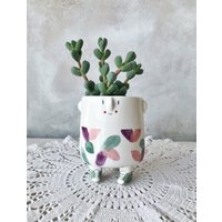 Violett Topf Handgefertigter Keramik-Pflanztopf -Blumentopf Mit Fröhlichem Gesicht, Lustiges Geschenk Für Pflanzenliebhaber Violett Topf Handgefertigter Keramik-Pflanztopf -Blumentopf Mit Fröhlichem Gesicht, Lustiges Geschenk Für Pflanzenliebhaber von colorincolorado