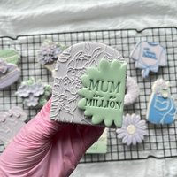 Mum in A Million Font Stamp Cookie von cookiecutterFabrik