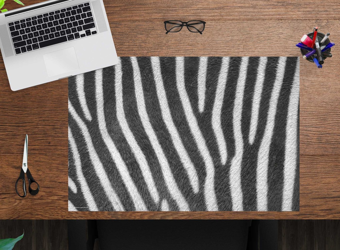 cover-your-desk.de Schreibtischaufsatz Schreibtischunterlage – Zebra Muster – 60 x 40 cm – aus hochwertigem Vinyl, (1-St) von cover-your-desk.de