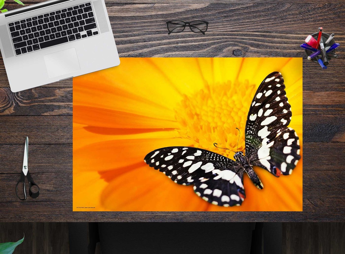 cover-your-desk.de Schreibtischaufsatz Schwarz-Weißer Schmetterling – 60 x 40 cm – Schreibunterlage aus Premium-Vinyl für Kinder und Erwachsene, (1-St) von cover-your-desk.de