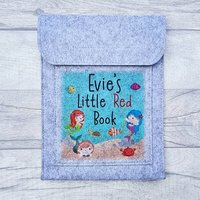 Kleine Rote Buchmappe Mit Meerjungfrau-Thema. Voll Personalisiert Und Direkt Auf Den Ordner Gedruckt von craftylittlefoxshops