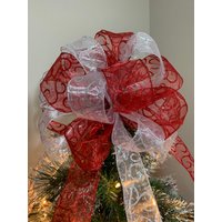 Große Sheer Silver Ribbon Mit Glitter Swirls Und Red Roten Weihnachtsbaumspitze Schleife von creativelycarole