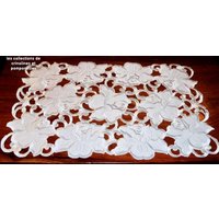 Tischset Mit Mehrrosenstickerei Auf Dickem, Rechteckigem Polyester 28xmx44 Weiß von crinolines58