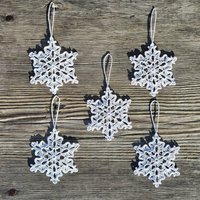 Zehn Weiße Gehäkelte Schneeflocken. Weihnachtsdekoration. Weihnachtsbaum Deko. Handgehäkelte Schneeflocke. Weihnachtsgeschenk. Handgemachte von crochetbyagne