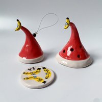 Handgefertigte Keramik Santa Hut Baum Ornament Und Teelicht Leuchte Set, Cone Weihrauch Halter, Winter Themen Dekorationen, Weihnachtsgeschenk von cuginoceramics