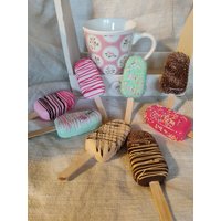 Ein Fake Kuchen Am Stiel Eis Cakesicle Deko Küchendeko Gipsgebäck Gipskuchen Tischdeko Hochzeit Tischkarten Platzkärtchen Geburtsta von cupcakesfuerdich