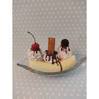 Fake Eiscreme Bananasplit Deko Tischdeko Sommer Eisbecher Milchshake Fake Eiscreme Bananasplit Deko Tischdeko Sommer Eisbecher Milchshake von cupcakesfuerdich