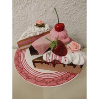 Set 3 Stück Fake Tortenstück Unechte Torte Gefälschte Schokolade Rosa Gips Kirsche Erdbeere Attrappe Handarbeit Geschenk von cupcakesfuerdich