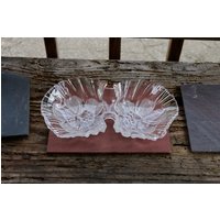 Extrem Einzigartige Doppelschüssel Mit Milchglasblumen Herzstück Servieren 1950Er 60Er Jahre Extrem Einzigartige Doppelschüssel Mit Milchglasblumen Herzstück Servieren 1950Er 60Er Jahre von curioscity