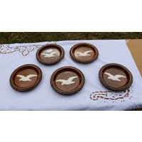 Handgefertigte Nautic Themed Barware Untersetzer Und Snack Tablett Mit Möwen Boot Seil Design Beach Home Decor Handgefertigte Nautic Themed Barware Untersetzer Und Snack Tablett Mit Möwen Boot Seil Design Beach Home Decor von curioscity
