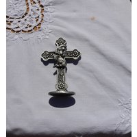 Vintage Zinn Erste Heilige Kommunion Kreuz Mit Kind Und Blumen Von Kathedrale Art Christian Religious Spiritual Home Decor Vintage Zinn Erste Heilige Kommunion Kreuz Mit Kind Und Blumen Von Kathedrale Art Christian Religious Spiritual Home Decor von curioscity