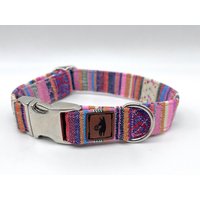 Farbenfrohes Streifen Hundehalsband Ethno, Verstellbar, Klickverschluss, Rosa Farbenfrohes Streifen Hundehalsband Ethno, Verstellbar, Klickverschluss, Rosa von curlyfoxShop