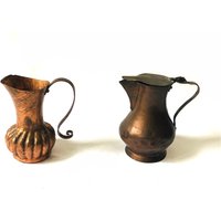 Vintage Mixed Paar Kleine Messing Und Kupfer Krüge ... Olivenöl Krug, Gehämmertes Metall, Gemischtes Metall Boho 1970Er Jahre Rustikales Kochgeschirr Vintage Mixed Paar Kleine Messing Und Kupfer Krüge ... Olivenöl Krug, Gehämmertes Metall, Gemischtes Metall Boho 1970Er Jahre Rustikales Kochgeschirr von cushionchicago
