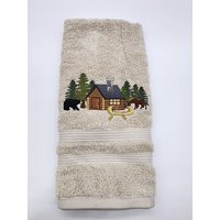 Cabin Scene - Bestickte Handtücher Bestellen Sie Ein Oder Mehrere Gästehandtücher von cybergeeks2