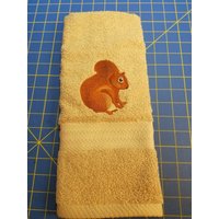 Eichhörnchen - Bestickte Handtücher Bestellen Sie Eins Oder Mehrere Wählen Ihre Handtuchfarbe Badezimmertuch Badezimmerdekoration Kostenloser Versand von cybergeeks2