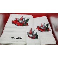 Weihnachtswichtel in Roten Lkw-Bestickten Handtüchern - Wählen Sie Ihre Größe Des Sets & Handtuchfarbe Badelaken, Badetuch, Handtuch, Waschlappen von cybergeeks2