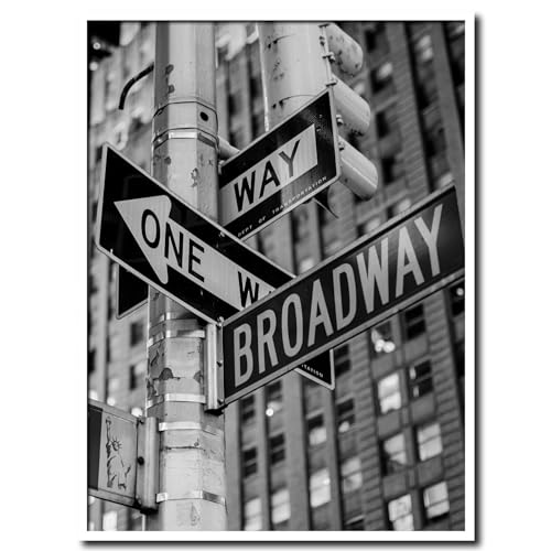 Bild New York Broadway Street mit Rahmen 30 x 40 cm (WEISSER RAHMEN) - Straßenschilder der berühmten Broadway Street - Gerahmtes Wandbild - Bilder Set - schwarzweiß schwarzweiss schwarz weiss weiß von daazoo