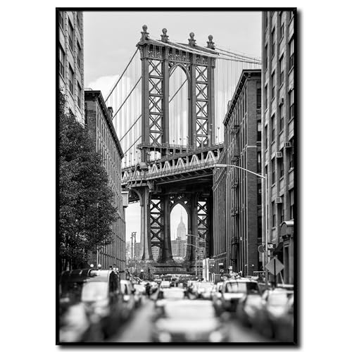 Bild New York Manhattan Bridge mit Rahmen 50 x 70 cm (AUFHÄNGFERTIG) - Blick von der Washington Street auf die Brücke - Gerahmtes Wandbild - Bilder Set - schwarzweiß schwarzweiss schwarz weiss weiß von daazoo