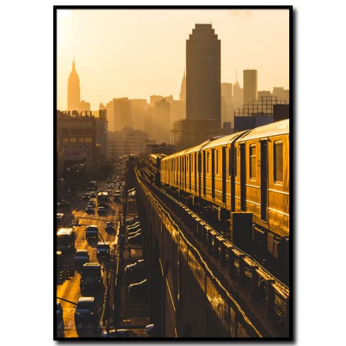daazoo Wandbild New York Gold Train | 50 x 70 cm Hochformat | Bild mit Rahmen schwarz Hochformat | Poster Motive Stadt | NYC Manhattan Zug Subway Aussicht Tag | Wohnzimmer Büro | weiß orange gelb von daazoo