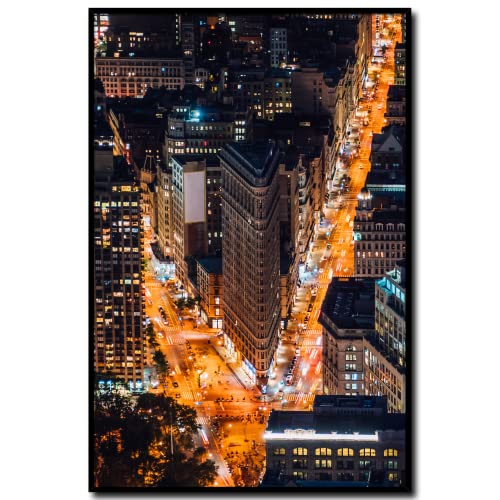 Wandbild Flatiron Building | 40 x 60 cm Hochformat | Bild mit Rahmen | Das Flatiron Building ist ein 1902 an der Kreuzung der Fifth Avenue, des Broadway und der 23rd Street errichtetes Hochhaus von daazoo