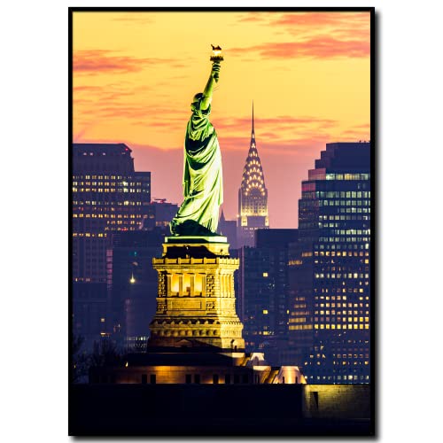 Wandbild Statue of Liberty & Chrysler Building | 50 x 70 cm Hochformat | Bild mit Rahmen schwarz Hochformat | Poster Motive Stadt | New York Wahrzeichen Manhattan Freiheitsstatue | Wohnzimmer Büro von daazoo