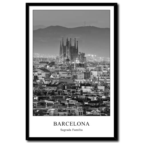 daazoo Gerahmtes Bild Barcelona Sagrada Familia | Wandbild Rahmenbild | Kirche Basilika Gaudi Spanien Skyline | Bild schwarzweiss schwarz weiß mit Rahmen | 20 x 30 cm von daazoo