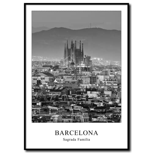 daazoo Gerahmtes Bild Barcelona Sagrada Familia | Wandbild Rahmenbild | Kirche Basilika Gaudi Spanien Skyline | Bild schwarzweiss schwarz weiß mit Rahmen | 50 x 70 cm von daazoo