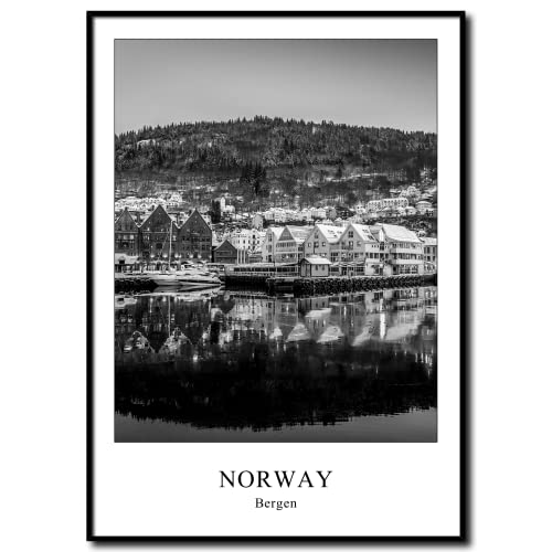 daazoo Gerahmtes Bild Bergen Norwegen | Wandbild Rahmenbild | Fjord Natur Berge skandinavisch Skandinavien | Bild schwarzweiss schwarz weiß mit Rahmen | 50 x 70 cm von daazoo