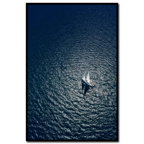 daazoo Gerahmtes Bild Pacific Ocean | Bild mit Rahmen schwarz Hochformat | Meer Boot Segelboot | Meerblick aus der Luft | Wandbild Wohnzimmer Schlafzimmer I 40 x 60 cm von daazoo
