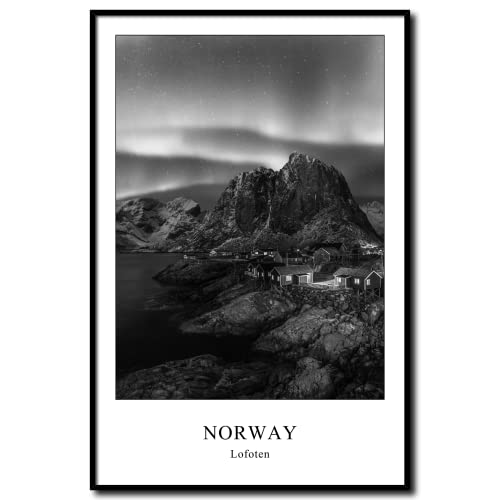 daazoo Gerahmtes Lofoten 2 | Wandbild Rahmenbild | Polarlicht Norwegen Aurora borealis Nordlichter bei Nacht | Bild schwarzweiss schwarz weiß mit Rahmen | 40 x 60 cm von daazoo