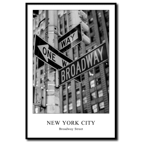 daazoo Rahmenbild New York Broadway | Wandbild mit Rahmen | Der Broadway ist die älteste und mit mehr als 25 km die längste Nord-Süd-Durchquerung Manhattans | schwarz weiß | 40 x 60 cm von daazoo