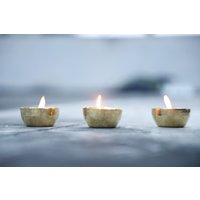 Handgefertigtes Messing Teelicht Kerzenhalter Set Mit 3 Votivkerzen Haltern von daddyshoppe