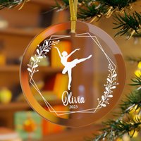 Ballerina Personalisiert Acryl Ornament #20 | Geschenk Für Mädchen Ballett 2023 Christbaumkugel Tanz Glasornament von dailyblotsco