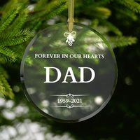 Dad Memorial Ornament #146 | Forever in Our Hearts in Erinnerung An Papa Verlust Der Eltern Erinnerungsstück Glasornament von dailyblotsco