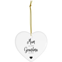 Mama Est Oma | Baby Ankündigung Personalisiertes Ornament Shower Geschenk Keramik Ornamente von dailyblotsco