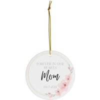 Mom Forever in Our Hearts Andenken | Erinnerungsgeschenk Weihnachtsschmuck Runde Keramik Ornamente von dailyblotsco