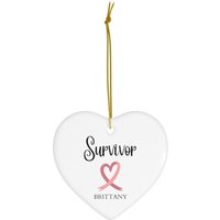 Personalisierte Überlebende 2023 Andenken Geschenk #28 | Krebs Überlebender Brustkrebs Band Krebsbewusstsein Keramik Ornament von dailyblotsco