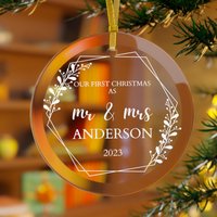 Personalisiertes Mr & Mrs Glass Ornament # 360 | Weihnachtsschmuck Urlaub Dekor Geschenk Für Neues Paar Unser Erstes Weihnachten von dailyblotsco