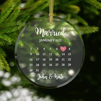 Verheirateter Hochzeitskalender Glasanhänger #301 | Hochzeitsgeschenk Valentinstag Geschenk Weihnachtsgeschenk Individuelles Paare von dailyblotsco