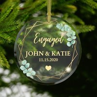 Verlobungsglas Ornament #129 | Personalisiertes Geschenk Andenken Paare Namen Verlobungsgeschenk Glasornament von dailyblotsco